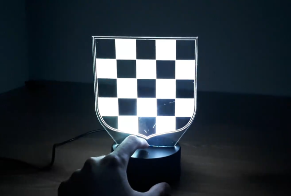 Šahovnica noćna lampa